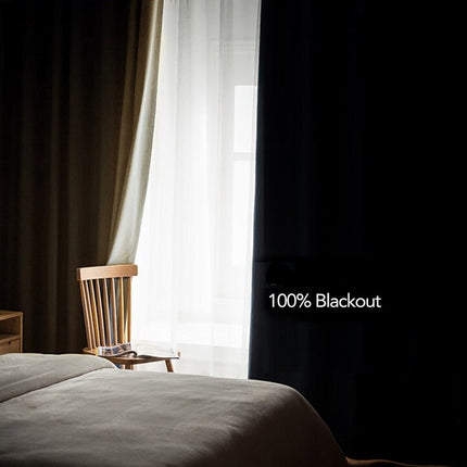 Lystett rosa gardin for soverommet