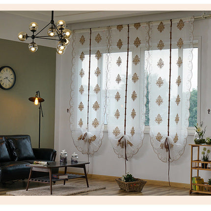 Brodert heisgardin i transparent stoff