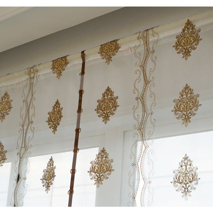 Brodert heisgardin i transparent stoff