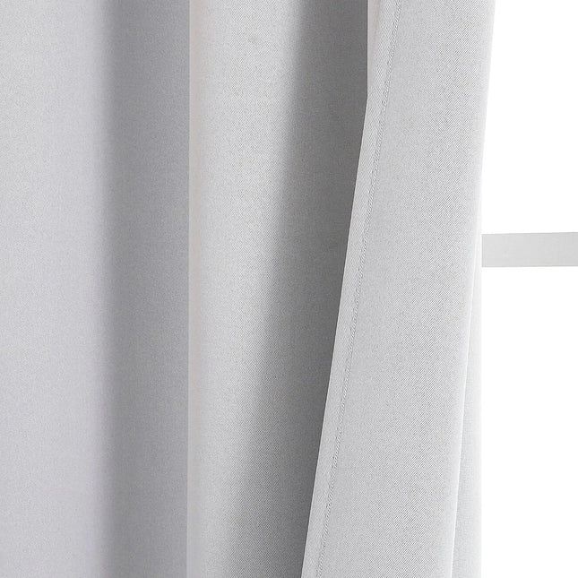 Klassisk hvit gardin med maljer