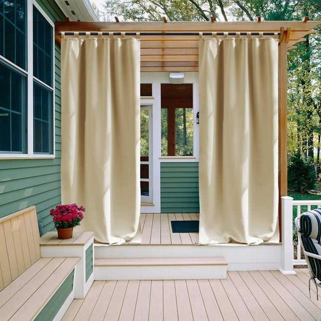 Beige pergola gardin med enkle hemper