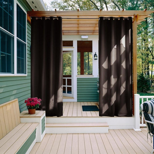 Brun utegardin med maljer for veranda