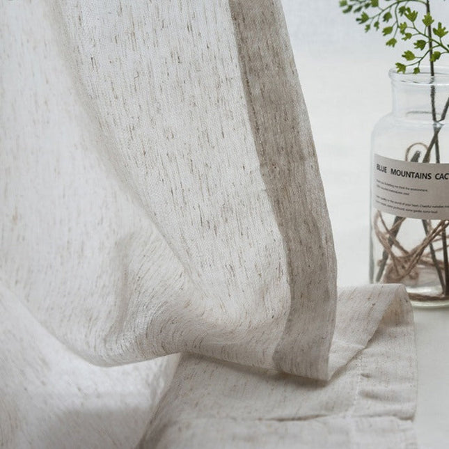 Tynn gardin i naturlig lin-look