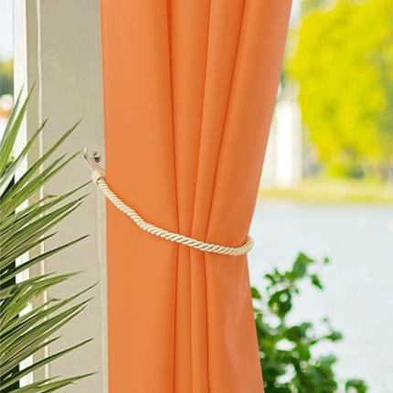 Oransje utegardin for hagepaviljong