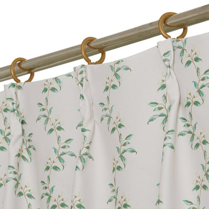 Gardin med grønt småbladet mønster