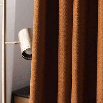 Tykk gardin med vevd mønster