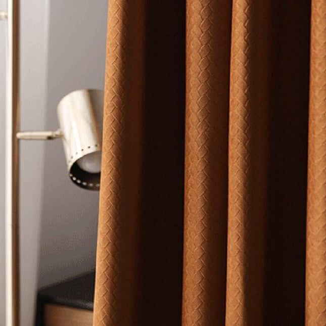 Tykk gardin med vevd mønster