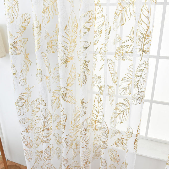 Tynn gardin med elegant gullfjær mønster