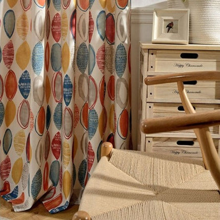 Fargerik gardin med moderne retro-mønster