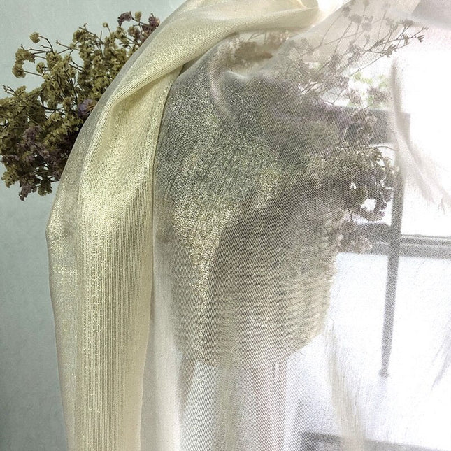 Tynn gardin med glitrende effekt