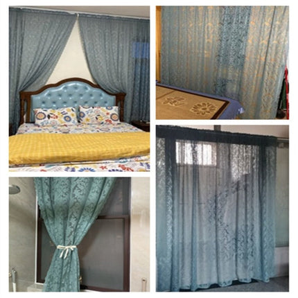 Blå blondegardin med damaskmønster