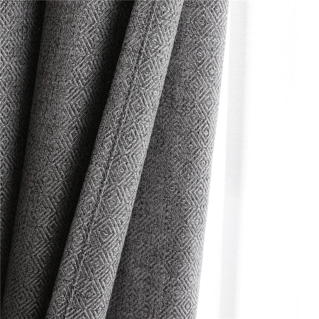 Lystett grå gardin med fin struktur