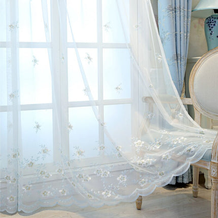 Tynn gardin Satoro med blomsterbroderi