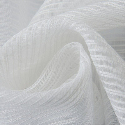 Hvit florlett gardin med maljer