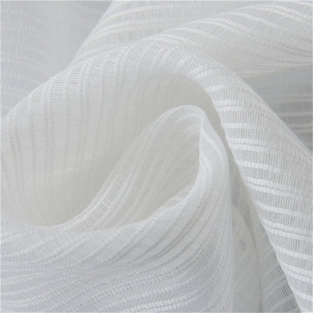 Hvit florlett gardin med maljer