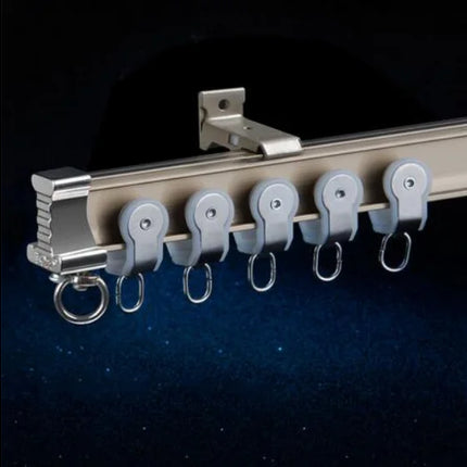 Fleksibel gardinskinne for buede vegger