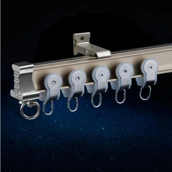 Fleksibel gardinskinne for buede vegger