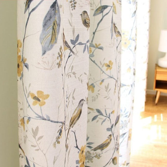 Tynn gardin med fugl- og blomstermotiv