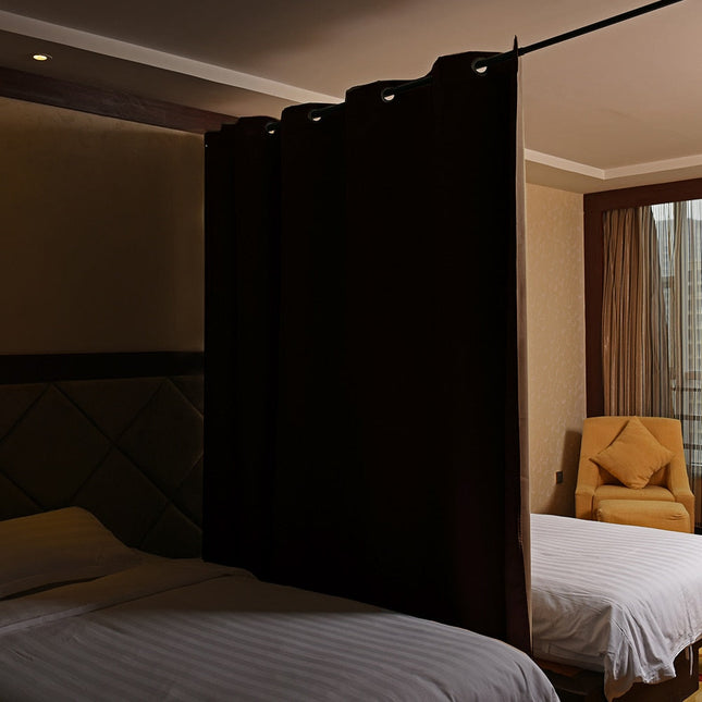 Lystett gardin egnet som romdeler