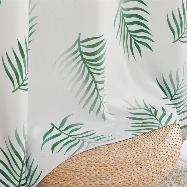 Hvit gardin med grønt palmebladmønster