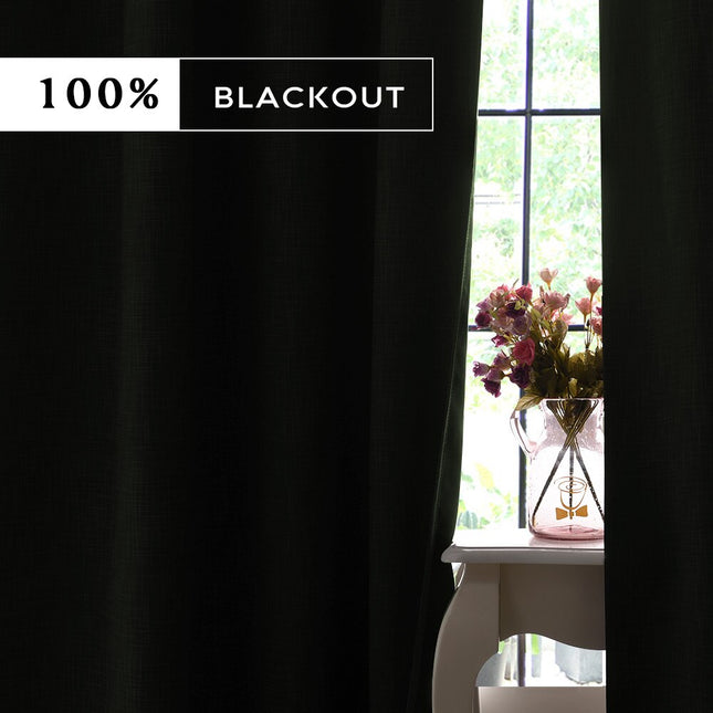 Lystett gardin med moderne rutemønster