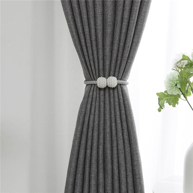 Lystett grå gardin med fin struktur