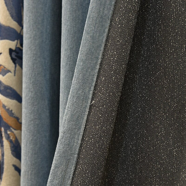 Lystett gardin med botanisk bladmønster