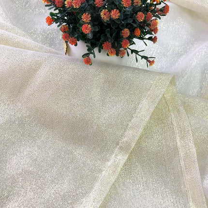 Tynn gardin med glitrende effekt