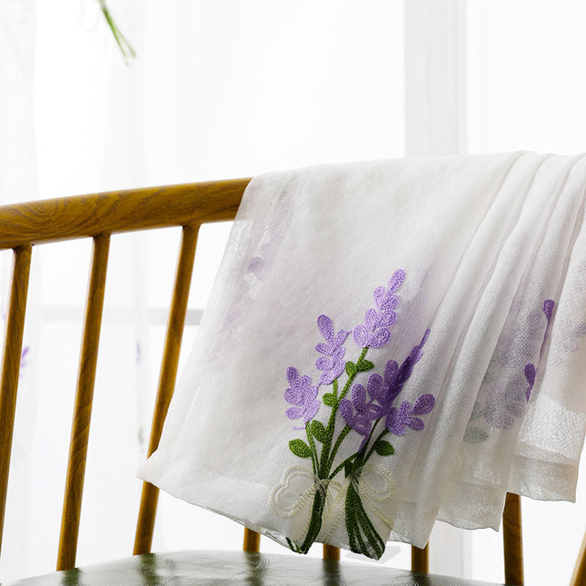 Tynn gardin med brodert lavendel