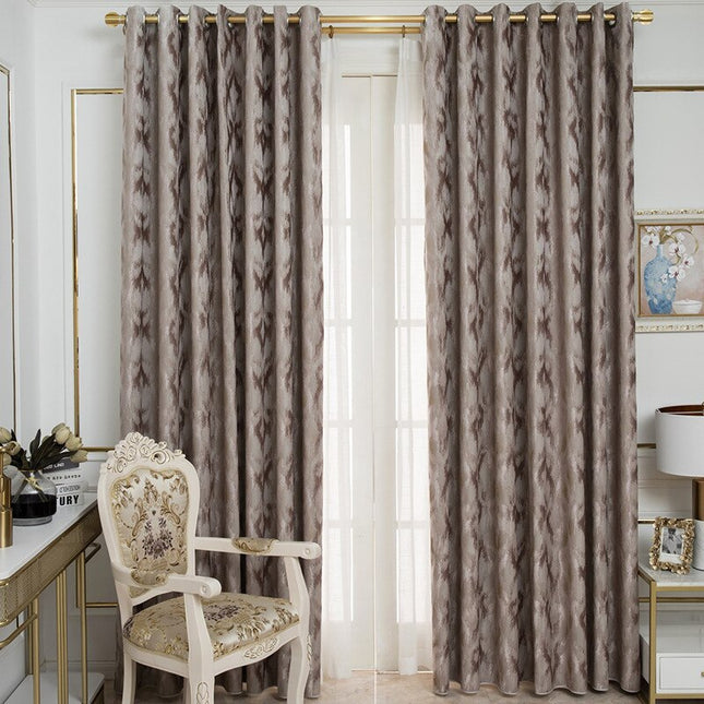 Mønstret lystett gardin i taupe farge