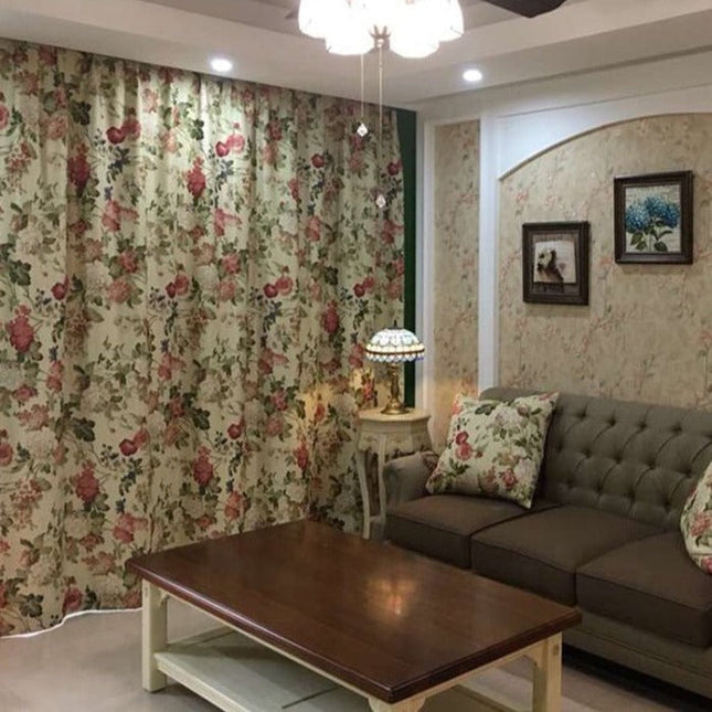 Lessaïa mørkleggingsgardin med romantisk blomstermønster