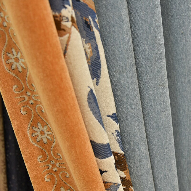 Lystett gardin med botanisk bladmønster