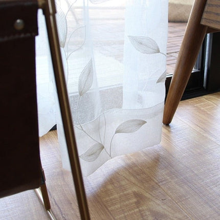 Gjennomsiktig tyllgardin med broderte blader