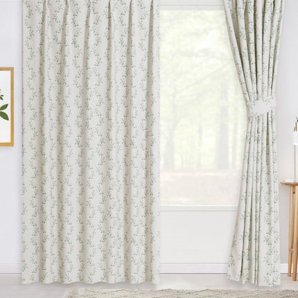 Gardin med grønt småbladet mønster