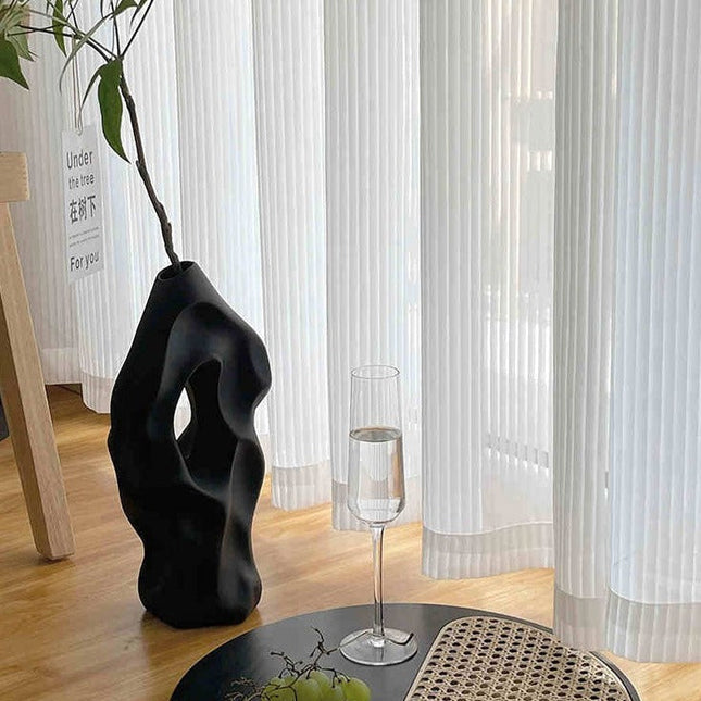 Lett gardin med plissert tekstur