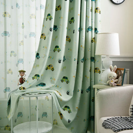 Grønn lystett gardin med bilmønster