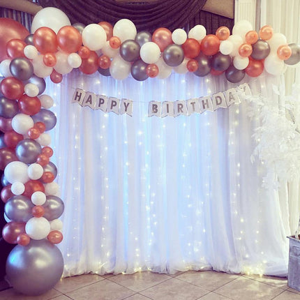 Hvite florlette gardiner for dekorasjon