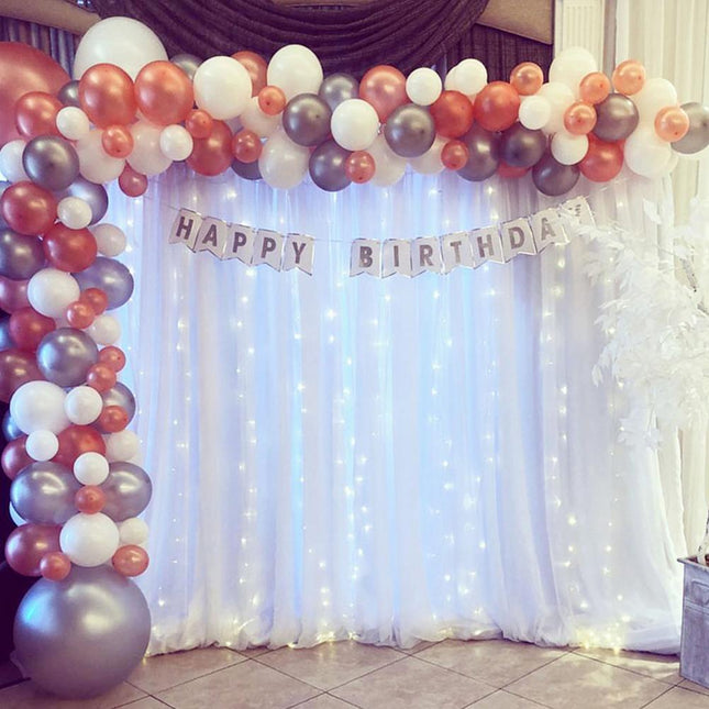 Hvite florlette gardiner for dekorasjon