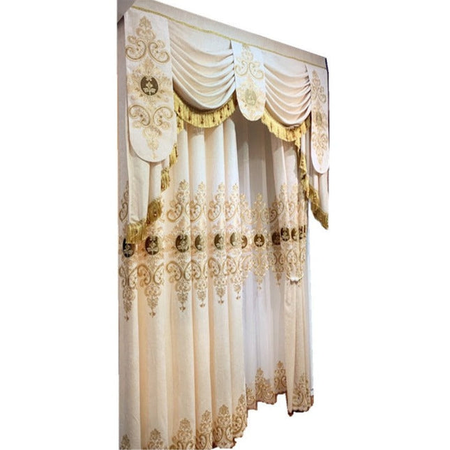 Klassisk gardin med kappe og gullbroderi