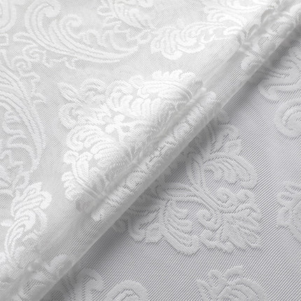 Hvit voilegardin med damaskmønster