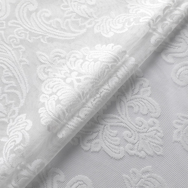 Hvit voilegardin med damaskmønster