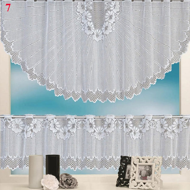 Klassisk blondekappe til kjøkkenvindu