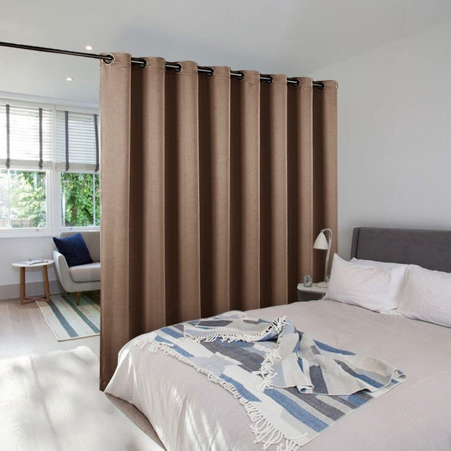 Lystett gardin egnet som romdeler