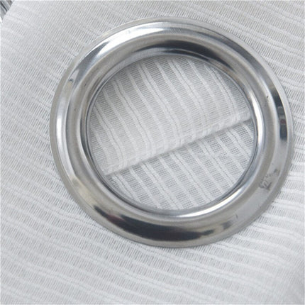 Hvit florlett gardin med maljer