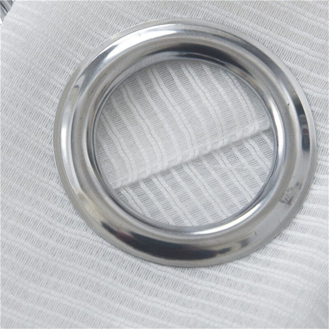 Hvit florlett gardin med maljer