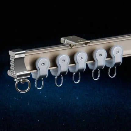 Fleksibel gardinskinne for buede vegger