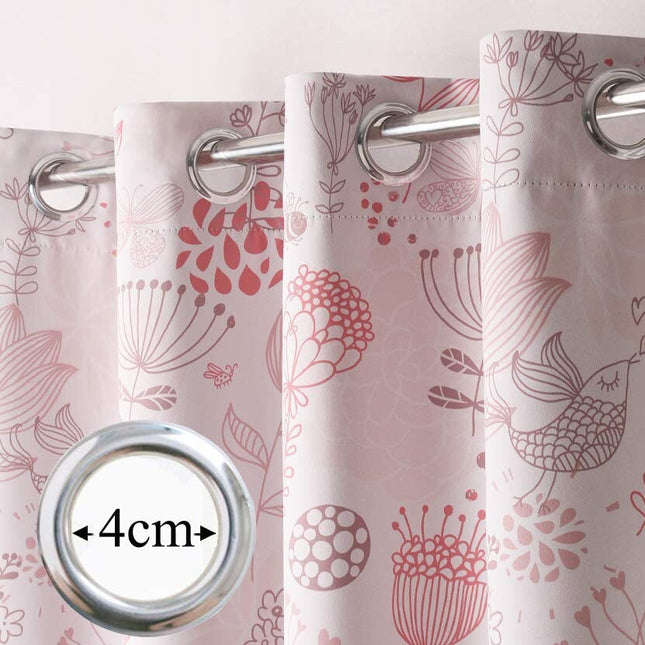 Gardin med rødt blomstermønster stue