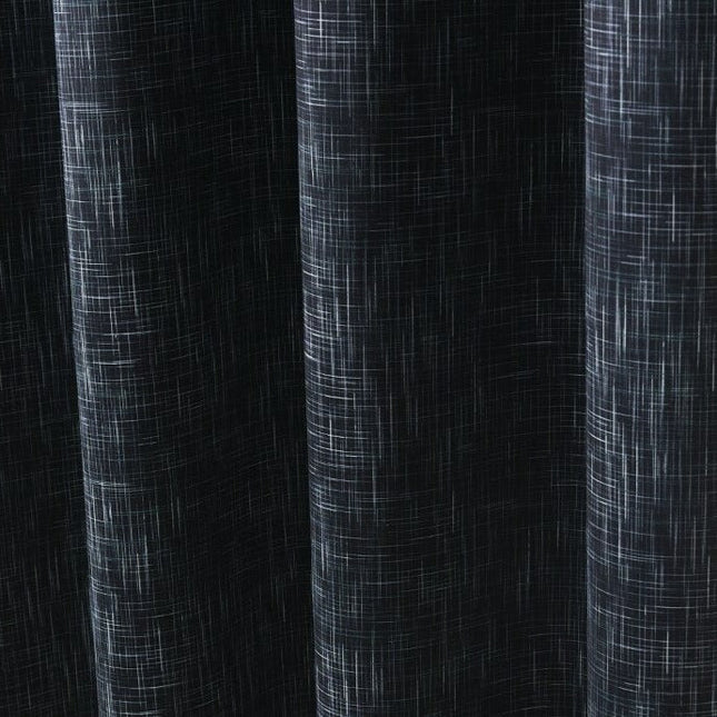 Lystett gardin med moderne rutemønster