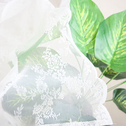 Romantisk blondegardin med blomstermotiv