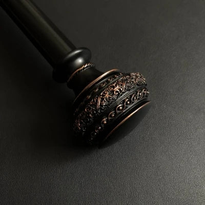 Vintage gardinstang med dekorative endestykker